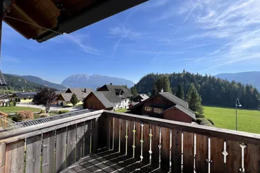 Besondere Wohnqualität in Bad Mitterndorf – neuwertige Wohnung mit schönem Ausblick, Südterrasse und eigenem Garten