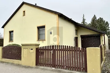 Expose TOP GEPFLEGTER BUNGALOW MIT GROSSEM KELLER UND GARAGE