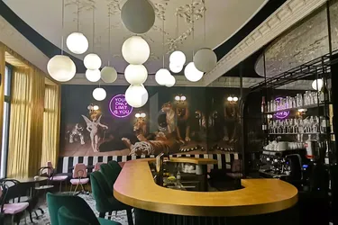 SZENELOKAL - MODERN GLAMOUR - CAFÉ-RESTAURANT