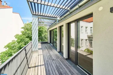 Zeitlose Ästhetik in urbaner Ruheoase - Edle Dachwohnung mit viel Freifläche