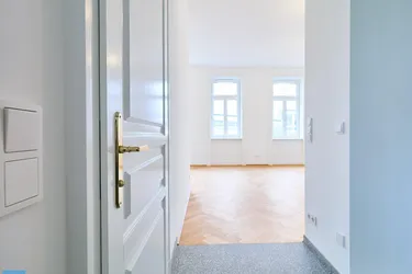ALTBEWÄHRT TRIFFT AUF AVANTGARDE - Schöne Garconniere im 8ten Bezirk!