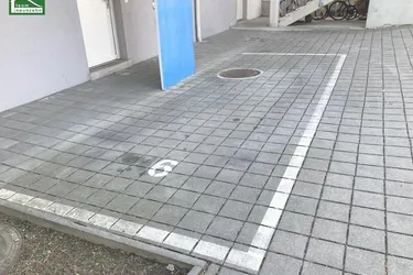 PERFEKTE PARKMÖGLICHKEIT - NÄHE Bahnhof Puntigam mit idealer Anbindung!
