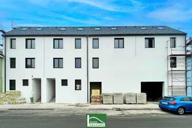 Expose Terrassen, Gärten &amp; Balkone direkt am Bach liegend - Ziegelmassiv-Bauweise - Erstbezug - 3-Schichtverglasung und Sonnenschutzelemente - Pkw-Stellplätze