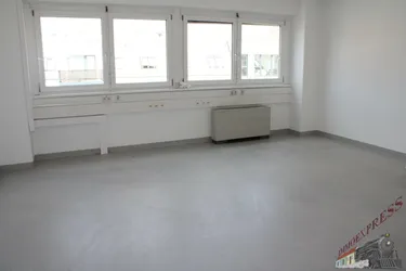 Modernes Büro mit optimaler Raumaufteilung – Nähe Bahnhof Grießfeld