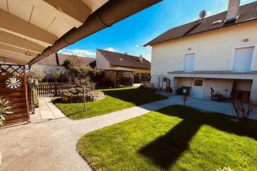 Traumhaftes Mehrfamilienhaus in Saubersdorf – 6 Zimmer, Balkon &amp; Garagen für € 450.000,00!
