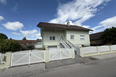 Saubersdorf - tolles, gepflegtes Familienhaus – 6 Zimmer, Balkon &amp; Garagen für € 430.000,00!