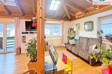 Freundliche, große Maisonette-Wohnung mit 3 TG-Plätzen