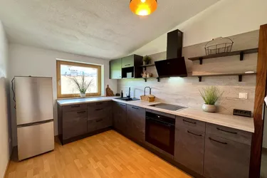 Moderne Möblierte 110 m² Dachgeschosswohnung