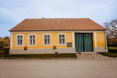 Besterhaltenes und erhaltenswertes Landhaus.