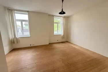 Wohnen mit Oma, Katze und Hund 