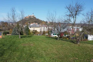 Erhöhtes Baugrundstück mit Blick auf die Burg Güssing - kein Bauzwang