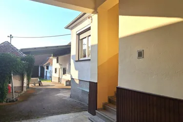 Badersdorf: Gepflegtes Landhaus mit zahlreichen Nebengebäuden!