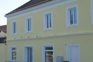 Sehr schöne und neu renovierte Mietwohnung mit zwei Terrassen in sehr guter zentraler Lage in 2700 Wiener Neustadt