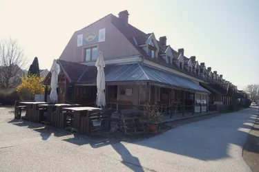 Ehemaliges Café in zentraler doch ruhiger Lage in 2801 Katzelsdorf a.d. Leitha zu verkaufen
