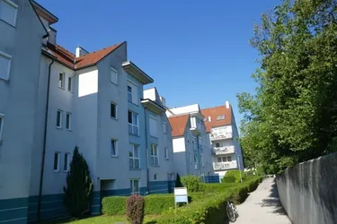 Neuwertige Eigentumswohnung mit Loggia und PKW Abstellplatz in Zentrumsnähe in 2700 Wiener Neustadt
