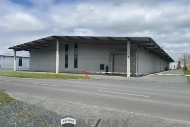 "Hallenflächen ab ca. 1.000 m² zur Miete"