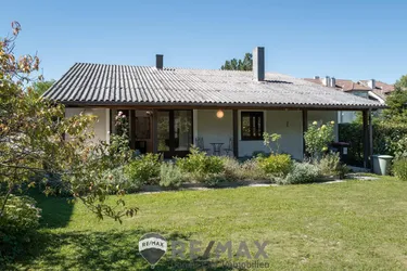 "Charmanter Bungalow mit idyllischem Garten in Wolfpassing"