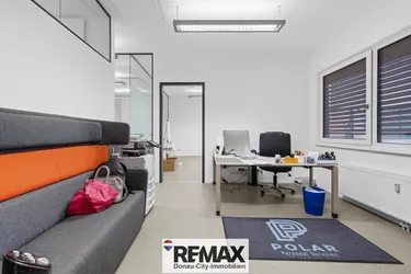 "3 Zi-Küche-Neustart- tolles Büro, Autoabstellplatz optional!"