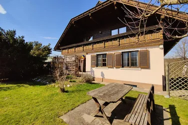 Expose Großzügiges, stillvolles Mehrfamilienhaus mit 3 Wohneinheiten, sonnigen 1400 m² Grund und herrlichem Bergblick!