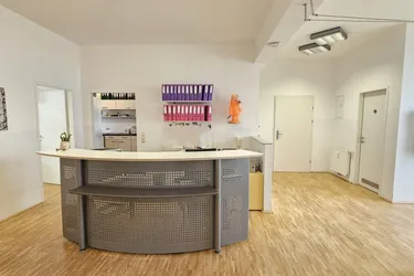 Ihr Erfolg beginnt hier! Moderne Büro-/Praxisfläche mit Garten &amp; Parkplatz in Spittal/Drau.
