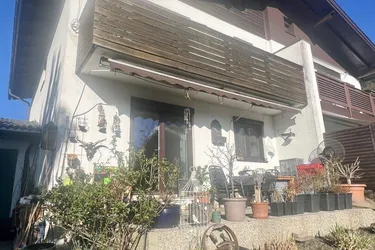 Doppelhaushälfte mit Garage und Garten