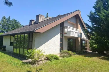 Bad Fischau: Wunderschönes Einfamilienhaus mit Keller, Wintergarten, Carport und tollem Garten in ruhiger Lage