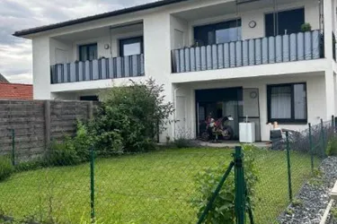 Helle Gartenwohnung mit zwei Zimmer