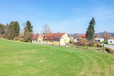 Fürstenfelder Stadtrand: Großzügiges Wohnhaus mit viel Potenzial in ruhiger Wohnlage mit großem Baugrundstück