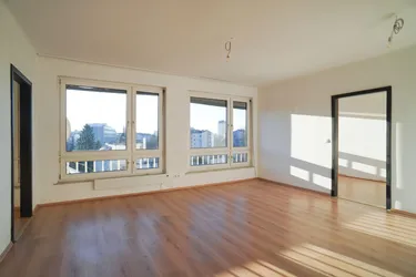 Lichtdurchflutete 3-Zimmer-Wohnung im 5. Liftstock mit Blick auf den Schlossberg