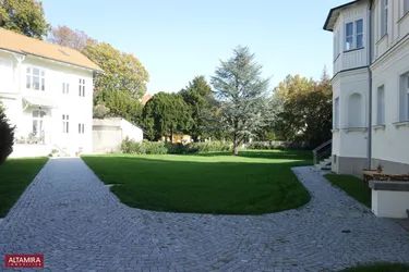 Wohnen wie zu Kaisers Zeiten - Revitalisierter Altbau - Stil trifft Neu