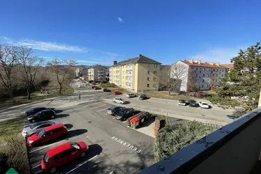 Teil-Renovierungsbedürftige 3-Zimmerwohnung in guter Lage