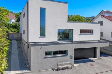 Straßham: Neuwertig. Hochwertig - zum Wohnen &amp; Arbeiten