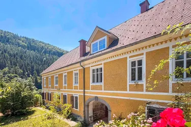 Land &amp; Gut: Herrschaftlicher Gutshof. Eingebettet in der Natur des Ennstals.