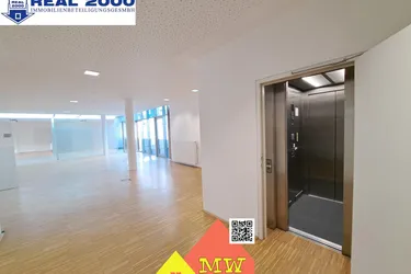 Topmoderne Bürofläche oder Praxis mit eigenem Fahrstuhl zur Tiefgarage