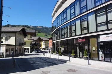 MIETE - ERSTBEZUG: ATTRAKTIVE BÜROS ODER PRAXIS/ THERAPIE/ PLANUNG - EINSICHTIGER UND ZENTRALER STANDORT AN B311 - Büroflächen mit individueller Fertigstellung in der Bezirkshauptstadt St. Johann/Pg. - Ski amadé