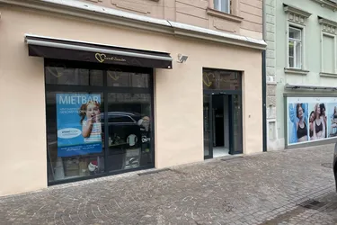 Interessante Geschäftslokalität mit großer Schaufensterfront, Zentrum