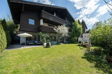 Aigen - Großes Mehrfamilienhaus