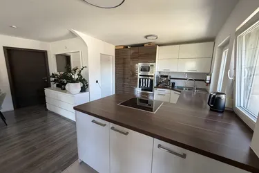 VOMP - Moderne Maisonette-Wohnung mit Garten und traumhaften Ausblick auf die Tiroler Bergwelt zum Verkauf