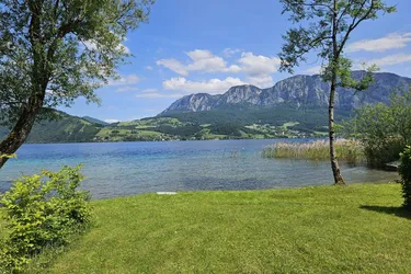 Wohnen, wo andere Urlaub machen – 2-Zimmer-Traumwohnung am Attersee mit Badeplatz