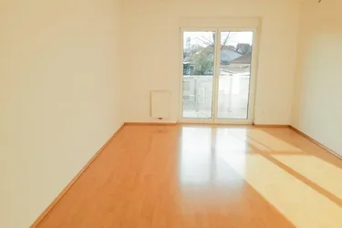 Große 3-Zimmerwohnung mit Balkon zu vermieten!