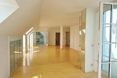 Dachgeschossmaisonette ~ großer Wohnbereich und Terrasse ~ Lift in die Wohnung
