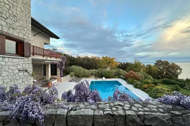 Tolle Villa mit großem Pool, privatem Meerzugang und Rundblick über das Meer, das Schloss Duino und den Karst.