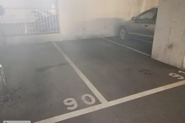 GUT ZU BEFAHRENDER TIEFGARAGENPLATZ ZU MIETEN