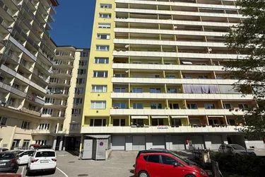 2 Zimmerwohnung in saniertem Wohnhaus perfekt gelegen mit Loggia