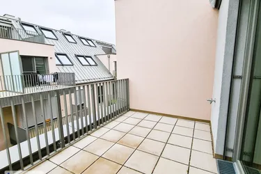 Erstbezug! Kühle 2-Zimmer-Wohnung mit Terrasse in der Nähe U1 Kagraner Platz