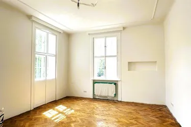 Großzügige, frisch-renovierte 5-Zimmerwohnung im klassischen Altbau