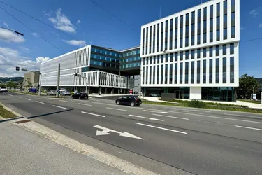 DAS HAFENPORTAL I BÜROFLÄCHE IM 1.OG