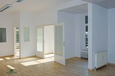 BARRIEREFREI - Großzügige helle Bürofläche/Atelier in zentraler Salzburger Stadtlage und Pkw-Tiefgaragenstellplätze
