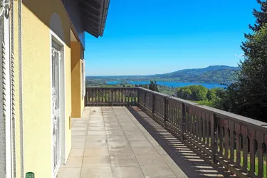 Haus in Alleinlage mit traumhafter Aussicht auf den Attersee
