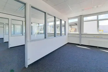 Büro- und Lagerfläche - vielseitig nutzbar mit Parkmöglichkeit